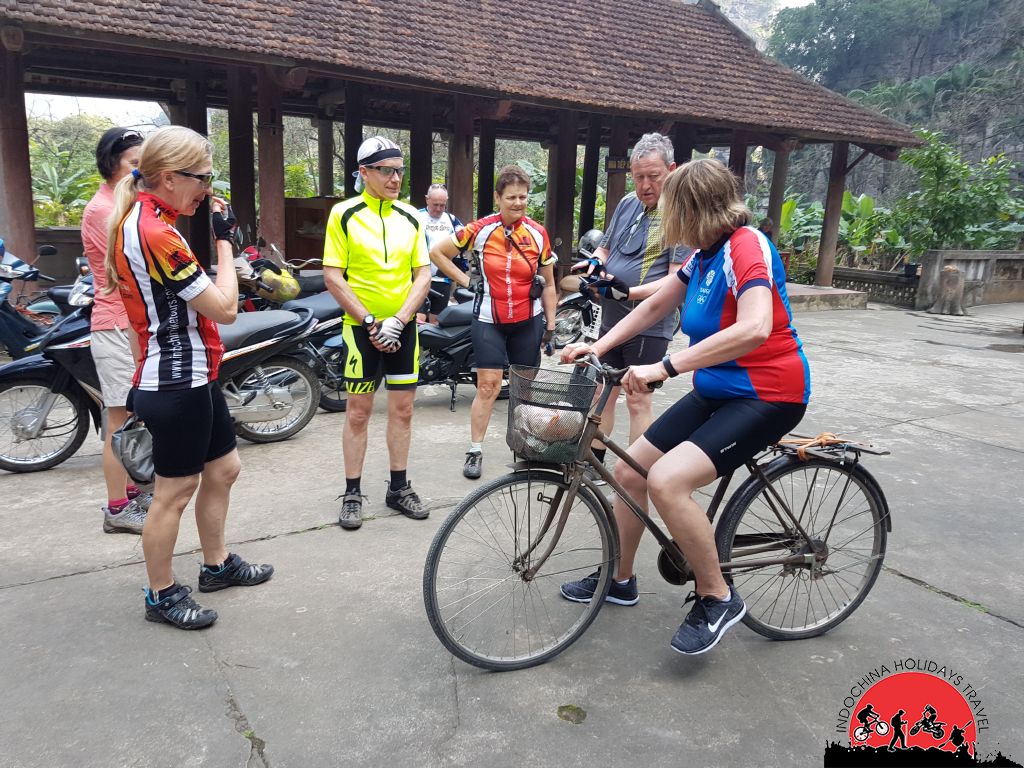 Vang Vieng Cycle to Vientiane 4 Days
