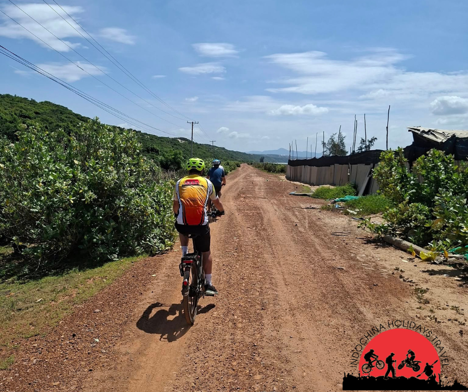 Hanoi Cycling To Perfume Pagoda – 1 Day