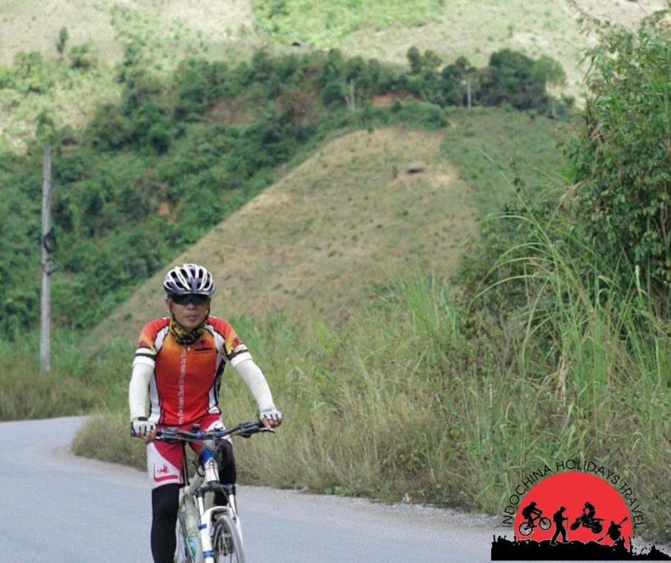 Hoian Cycling To Hue - 1 Day